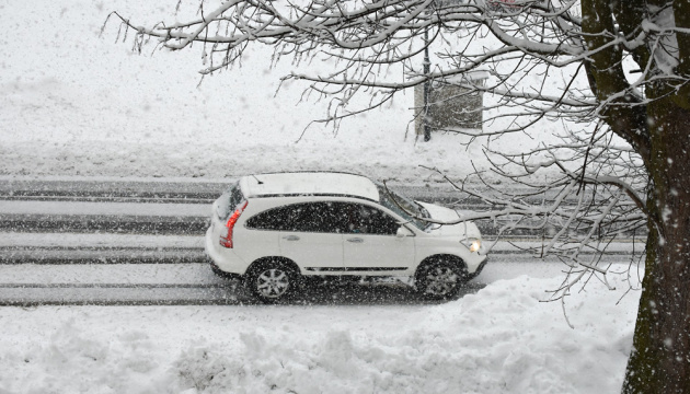 У Хорватії сотні людей заблоковані на дорогах через снігову бурю
