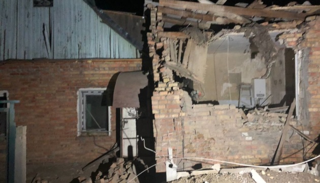 Nikopol unter Artilleriebeschuss, es gibt Zerstörungen 