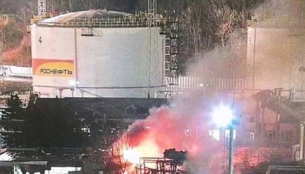 У російському Туапсе сталася пожежа на нафтобазі «роснефти» - кажуть про атаку безпілотників