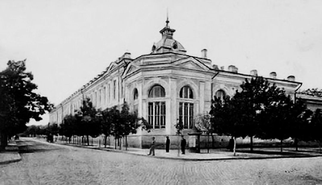 Будівля Сімферопольської казенної жіночої гімназії на розі вулиць Дворянської та Садової