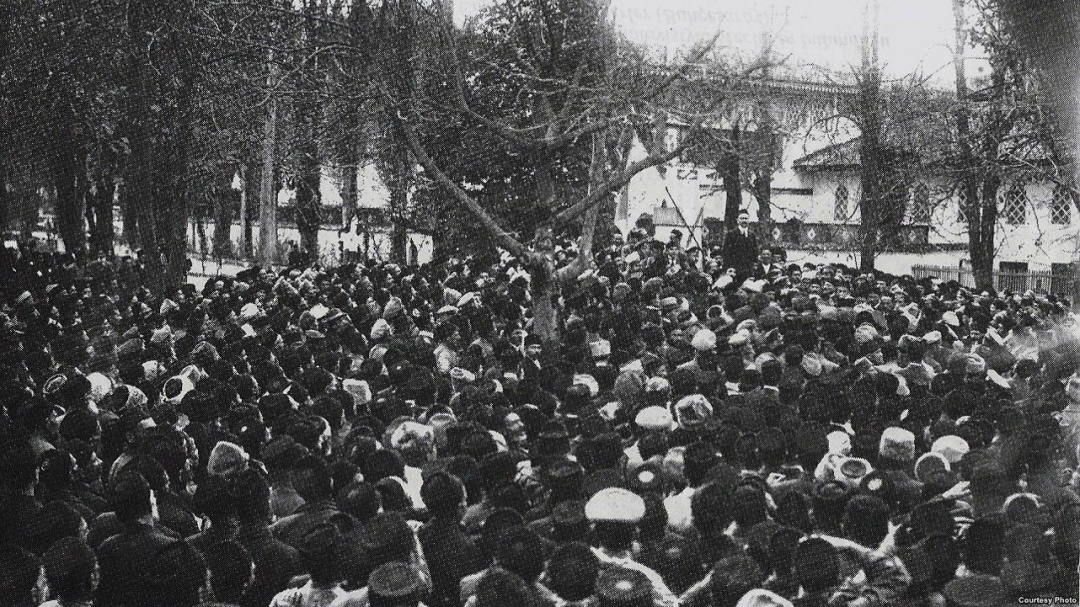 Мітинг з нагоди зібрання першого Курултаю кримськотатарського народу, грудень 1917 р.