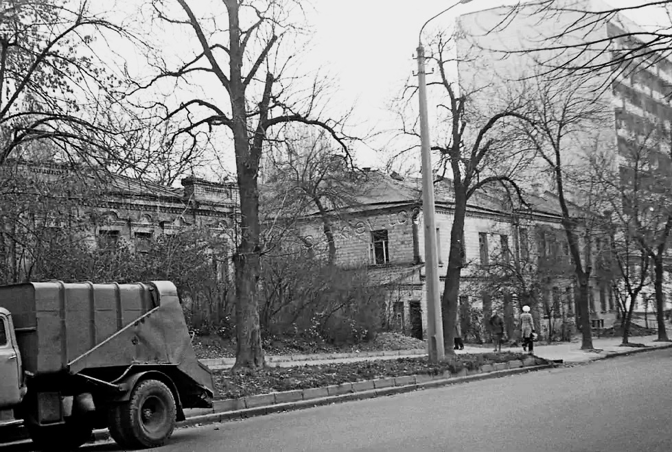 Вулиця Жилянська, 78, 76 та 74, житлові будинки кінця ХІХ ст._ знесено у квітні 1979 р.
