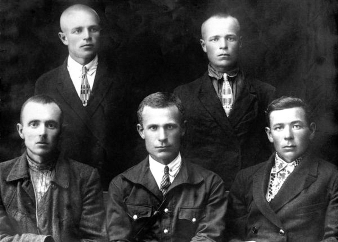 Архип Люлька з братами - зліва направо сидять - Антон, Архип, Іван, стоять - Володимир, Йосип