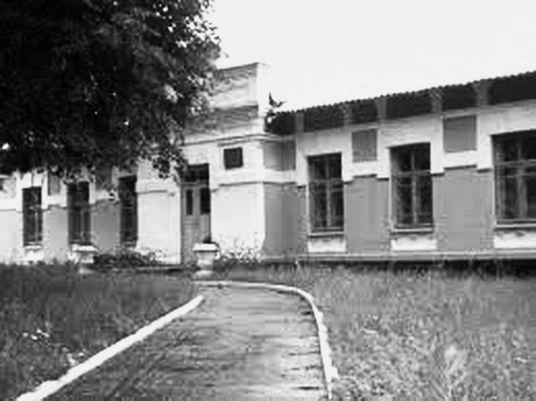 Колишня сілька школа  у Саварці