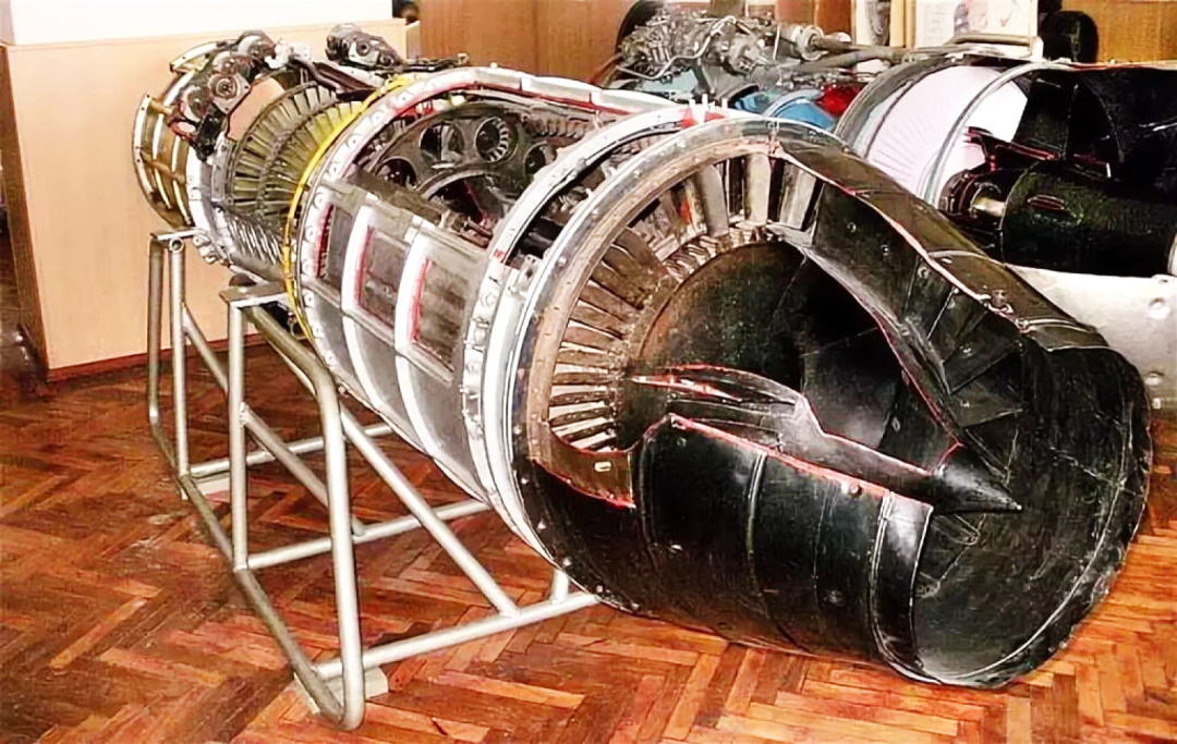 Перший вітчизняний турбореактивний двигун РГД-1
