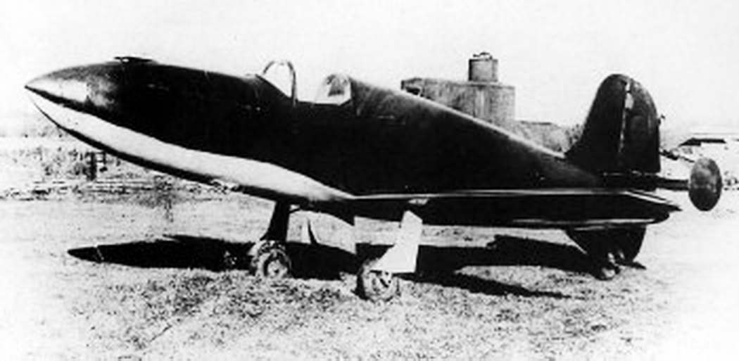 Перший радянськмй винищувач “Бі-1” із ракетним двигуном