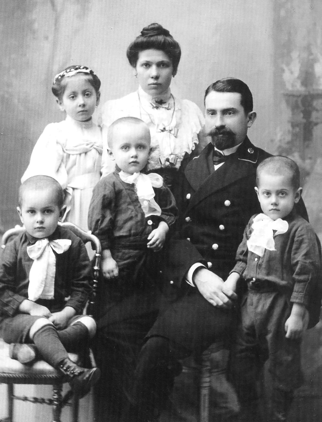 Родина Сергія Лифаря, Київ, 1909-1910 рр.