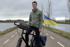 Студент з Нідерландів подолав на велосипеді за добу 365 км, щоб зібрати гроші для України 