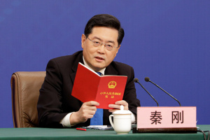 Відсторонений міністр закордонних справ Китаю мав роман з телезіркою - ЗМІ