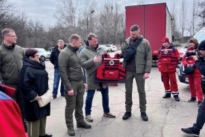 Львівський оборонний кластер передав тисячу бронежилетів медикам Донеччини