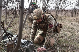 Оборона Бахмута триває, Сили оборони нищать ворога 24/7 - Сирський