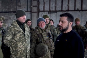 Зеленський показав кадри, як пив каву та фотографувався з військовими на Донеччині