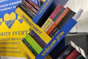 Для українських дітей за кордоном передали понад 600 тисяч книжок у 25 країн