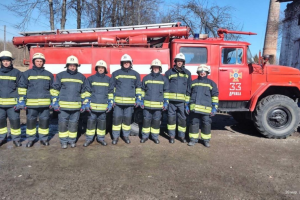 Канадська діаспора передала українським рятувальникам і пожежникам спецкостюми