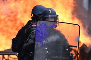 У Франції відбулися сутички учасників страйку з поліцією