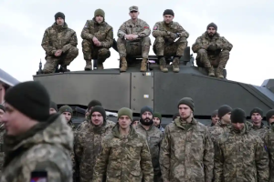 Українські танкісти повернулися з навчання у Британія