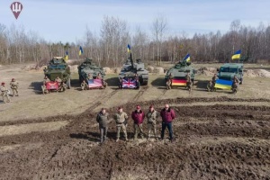 Challenger та Marder: Резніков разом із десантниками «обкатав» бронетехніку від країн-партнерів