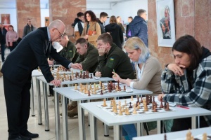 У Львові провели благодійний сеанс одночасної гри в шахи з гросмейстерами