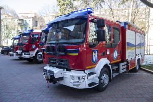 Києву передали з Німеччини та Польщі чотири сучасних пожежних авто