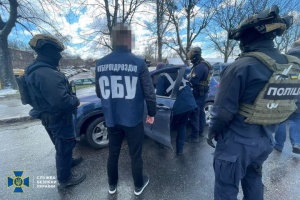 Крали гроші з рахунків жителів ЄС: українські та чеські правоохоронці затримали банду шахраїв