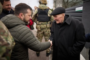 Зеленський та іноземні лідери відвідали у Бучі вулицю, де була знищена колона техніки рф