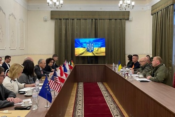 Reznikov y sus nuevos adjuntos se reúnen con embajadores de los países del G7