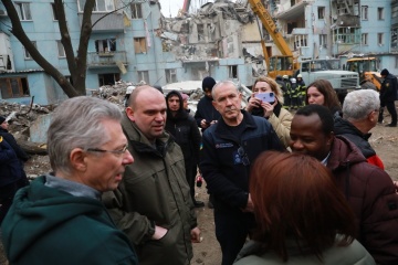 Representatives of UN, international organizations visit site of missile attack in Zaporizhzhia
