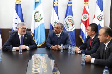 Presidente de Guatemala reitera su apoyo incondicional a Ucrania en la guerra desatada por Rusia