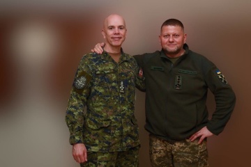 General Saluschnyj trifft sich mit Armeechef Kanadas Wayne Eyre in der Ukraine