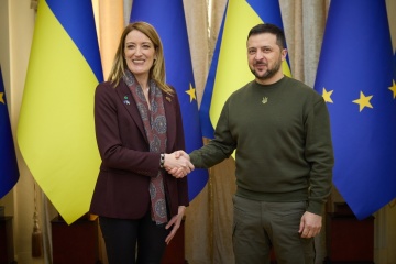 Volodymyr Zelensky rencontre la présidente du Parlement européen à Lviv