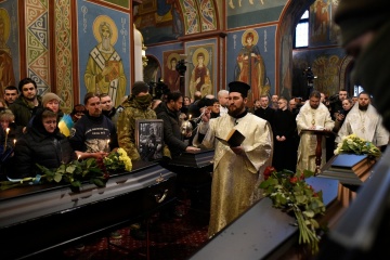 露ブリャンスク州で死亡したウクライナ軍人４名の葬儀がキーウで開催