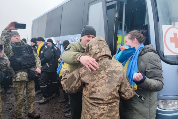130 défenseurs ukrainiens libérés de la captivité russe