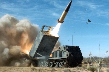 Biden verspricht Selenskyj Lieferung von ATACMS-Raketen