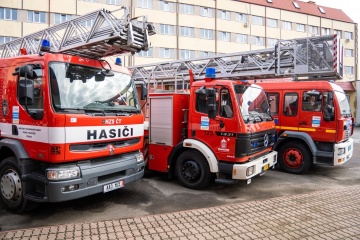 Ukraine receives fire engines, resuscitation ambulances from Luxembourg’s LUkraine