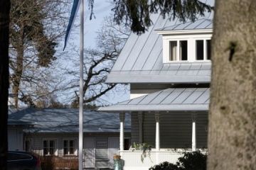 Russian emblem, flag removed from Russian envoy’s former residence in Tallinn