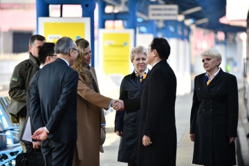 Premier Japonii przybył do Kijowa

