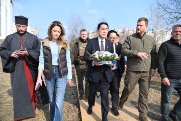 岸田日本首相、キーウ州ブチャで犠牲者追悼