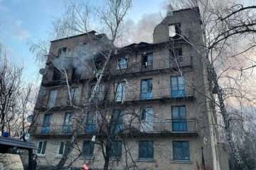 W obwodzie kijowskim w wyniku ataku dronów uszkodzone zostały akademiki, pod gruzami szukają ludzi

