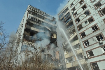 Guerre en Ukraine : Un mort et trente-trois blessés après une frappe russe sur un immeuble à Zaporijjia