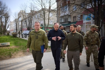 Zelensky visits Kherson region