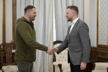 Yermak aborda con el jefe de Exteriores de Lituania la situación en el frente