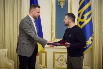 Zelensky entrega al jefe de Exteriores de Lituania la Orden del Príncipe Yaroslav el Sabio