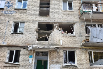 In Kupjansk fünfstöckiges Gebäude und Privathaus durch Beschuss beschädigt