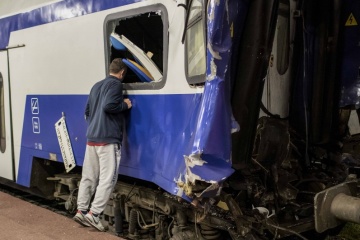У Румунії на вокзалі локомотив врізався в пасажирський вагон — машиністка загинула