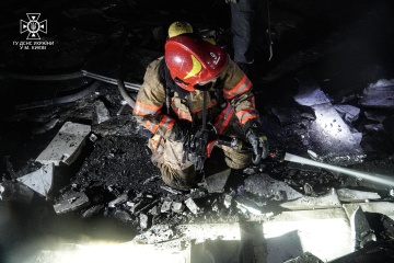 Ukraine : Un incendie dans un quartier de Kyiv après une attaque de drones russes 