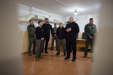 Zełenski odwiedził rejon nikopolski, który jest nieustannie ostrzeliwany przez Rosję

