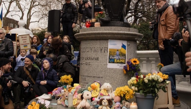 Українці вшанували жертв російської агресії біля пам'ятника Святому Володимиру в Лондоні