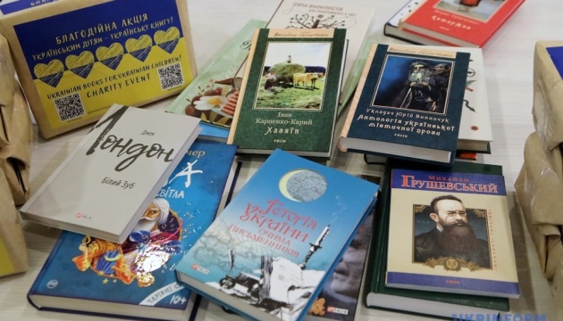 У «пункти незламності» передали 40 тисяч україномовних книжок