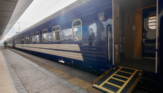 Укрзалізниця отримала 100 нових пасажирських вагонів