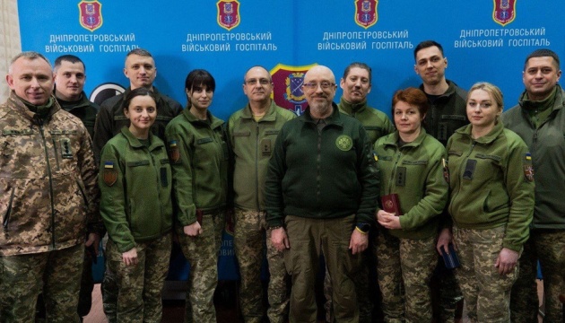 Резніков на Дніпропетровщині нагородив військових, медиків і рятувальників 